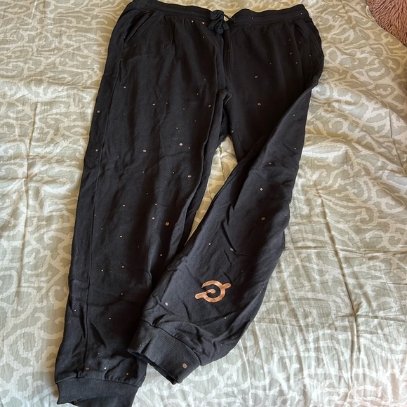EUC Peloton Black and Rose Gold Dot Jogger size 1X - Picture 1 of 4